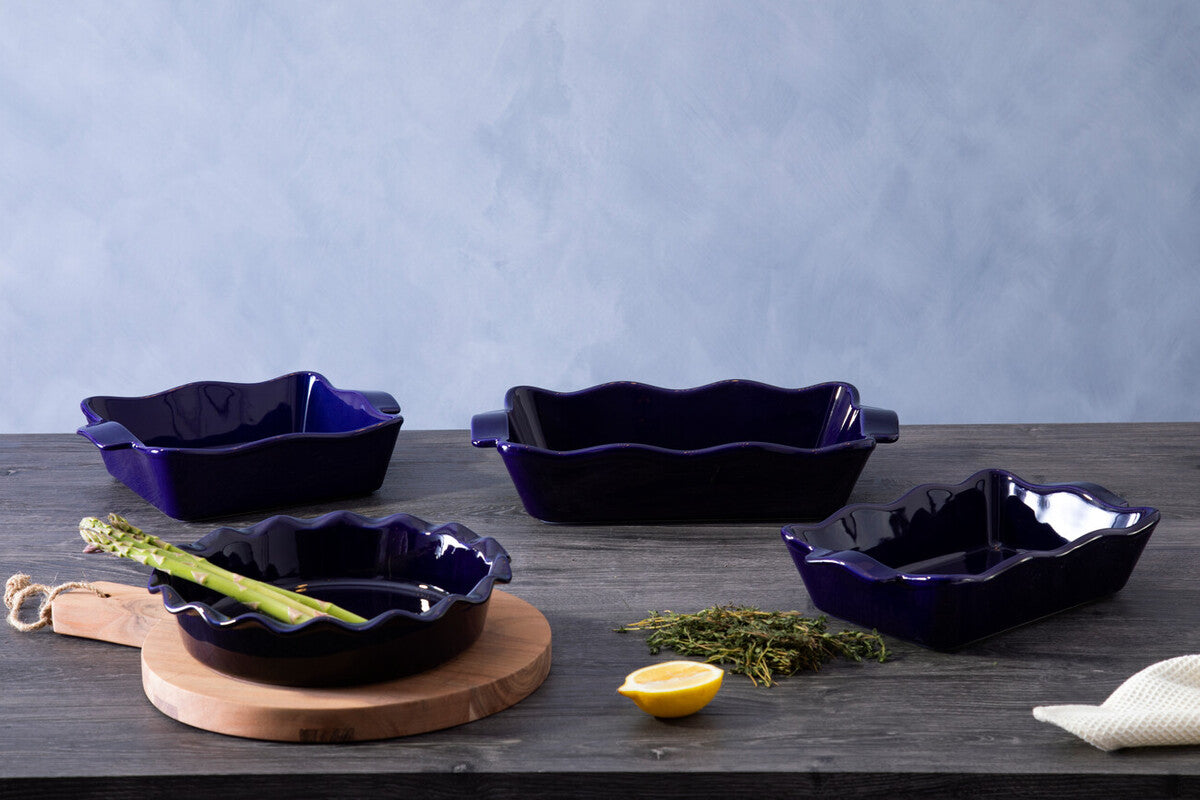 Modern Retro Round Dish With Curved Edges