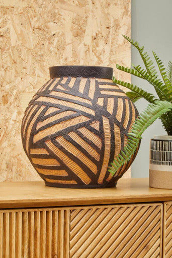 Darnell Round Natural And Black Planter