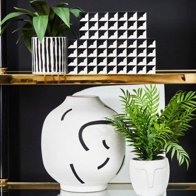 Tundra Black And White Vase - Image 3