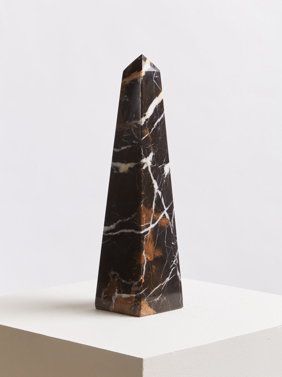 Salmo Large Black Marble Obelisk