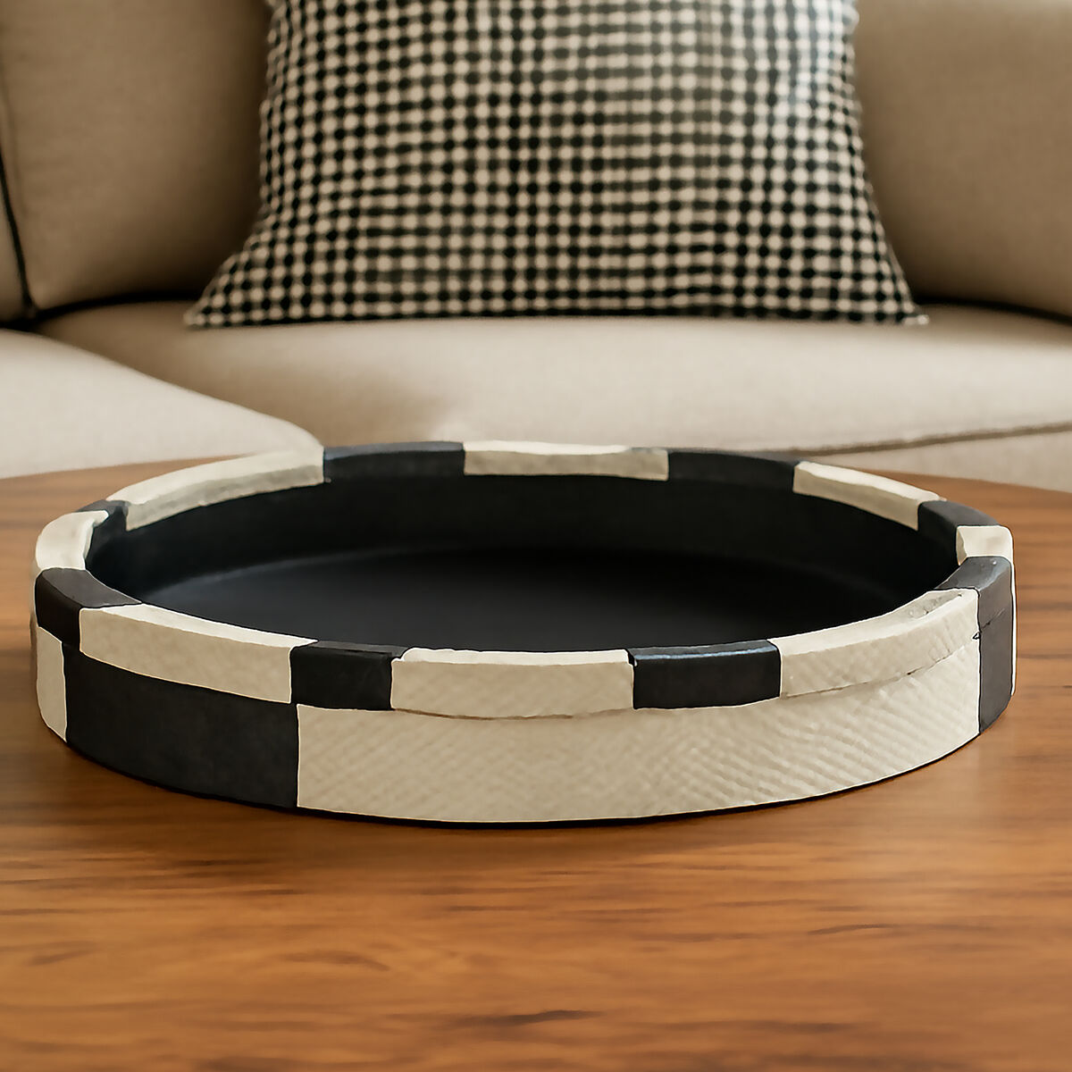 Ezra Black And White Round Tray - Image 2