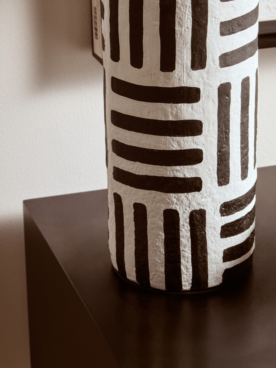 Carta Black And White Papier Mache Table Lamp with Geometric Lines - Image 7