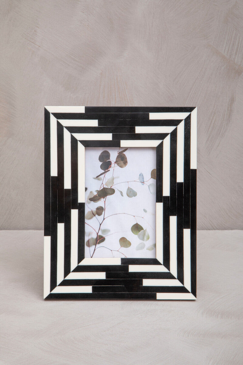 Donato 4In X 6In Black And White Stripe Photo Frame