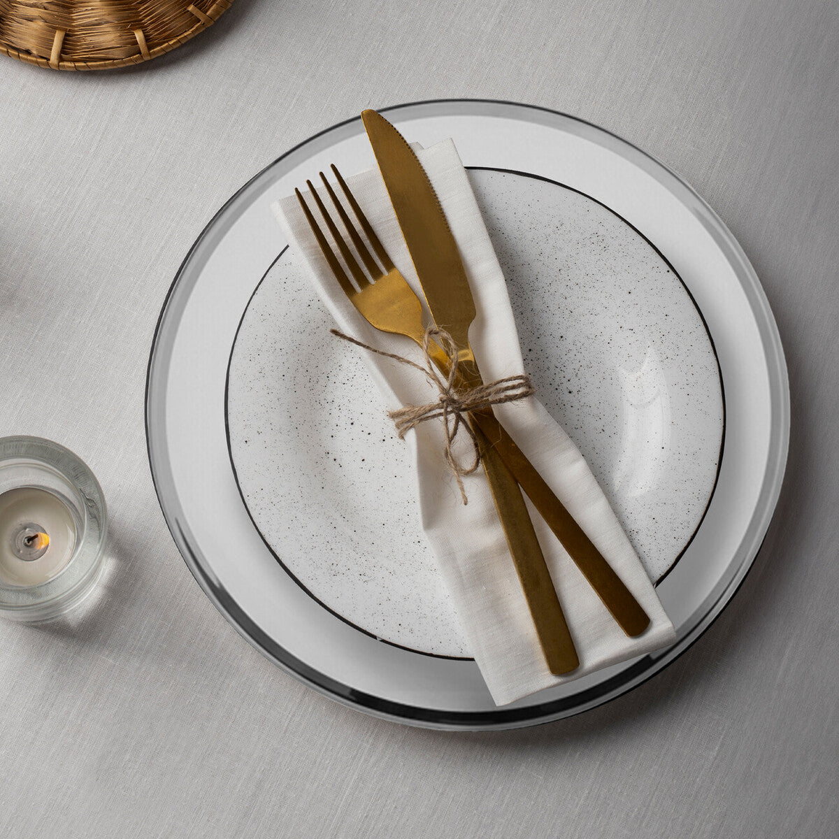 Ida Set of Four 33cm Dia Plain Charger Plates with Silver Rims - Image 3