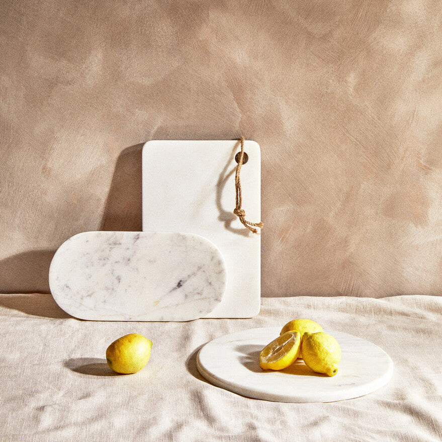 Kindia White Marble Chopping and Serving Board with Hanging Loop - Image 3