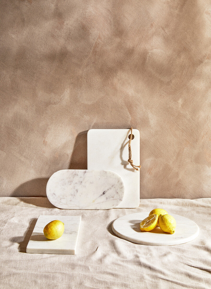 Kindia White Marble Chopping and Serving Board with Hanging Loop - Image 4