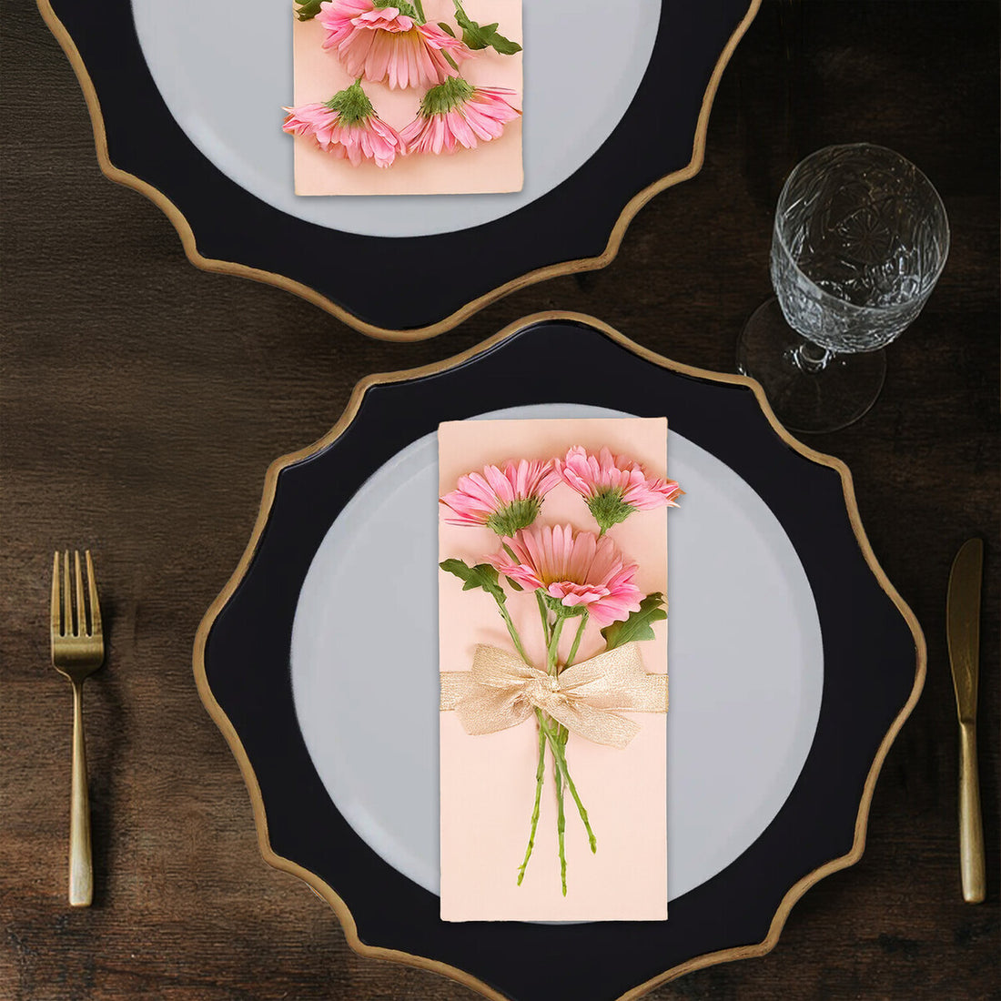 Dia White And Black Scalloped Charger Plate