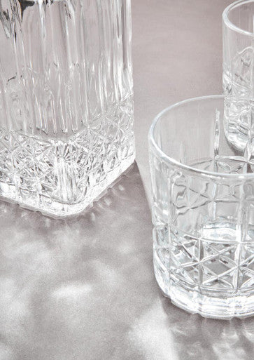 Dayla Diamond Pattern Decanter With Four Glasses