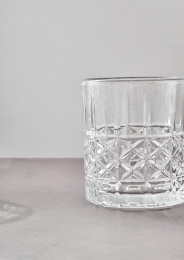 Dayla Diamond Pattern Decanter With Four Glasses