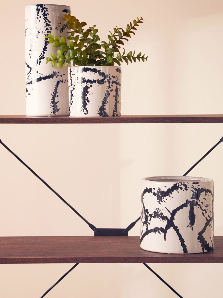 Sorrell Black and White Small Planter