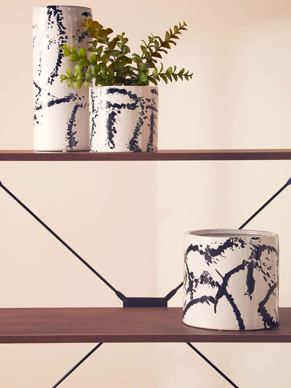 Sorrell Black and White Large Planter