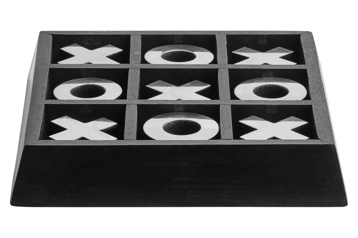 Noughts and crosses game board with X&