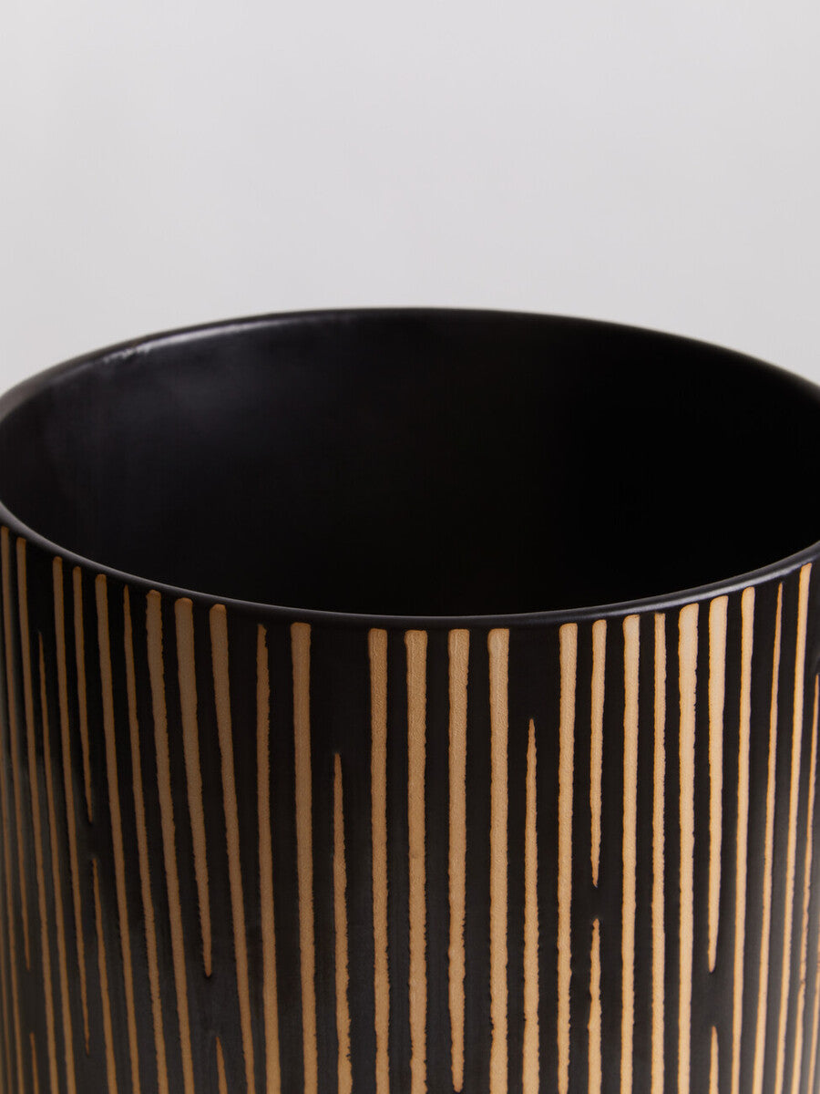 Kiso Small Black and Cream Finish Planter