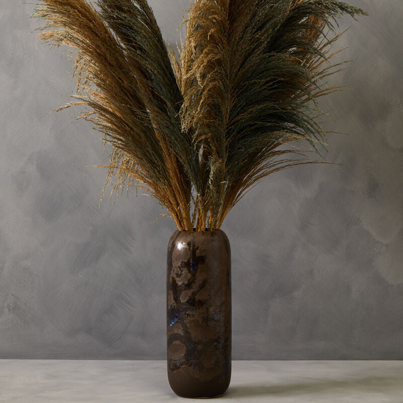 Decorative vase with dried pampas grass against a gray background