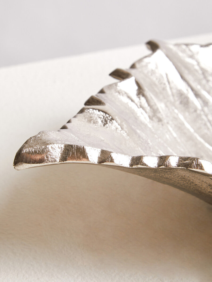 Prato Silver Finish Leaf Dish - Image 4