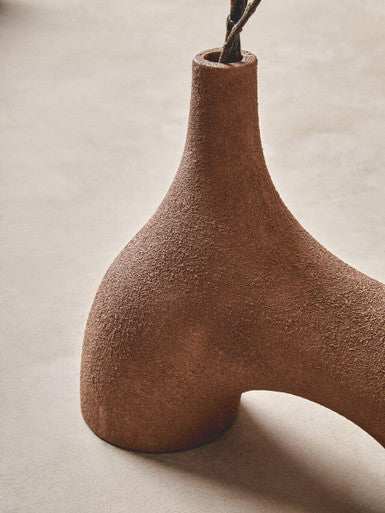 Dunas Large Textured Red Abstract Vase - Image 11