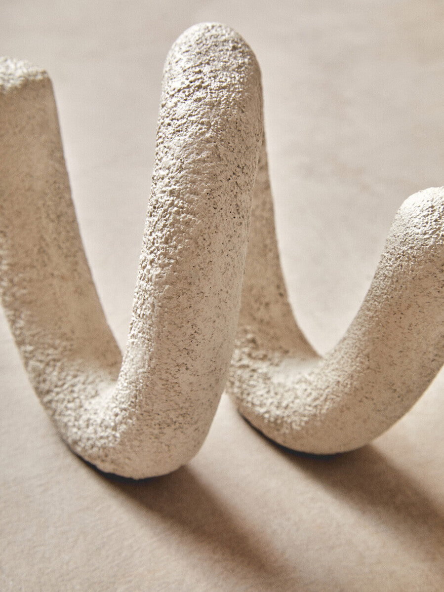 Dunas Small Textured White Loop Sculpture - Image 11