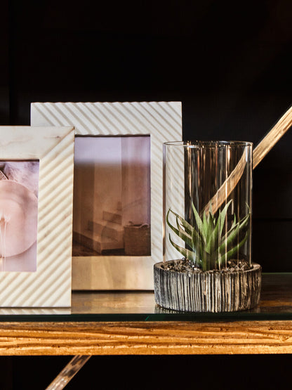 Oxana Small Ribbed White Marble 4In X 6In Photo Frame - Image 4