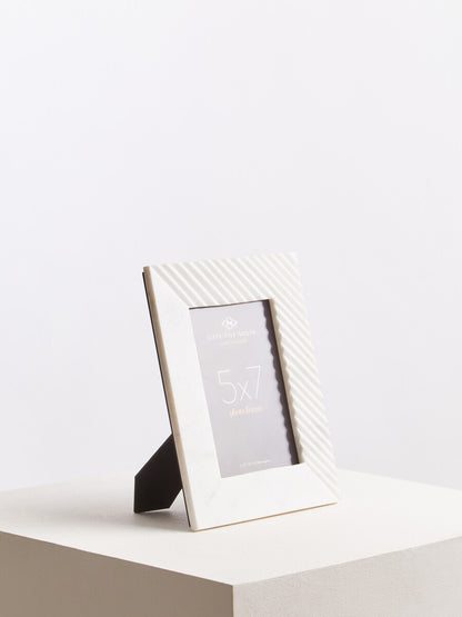Oxana Large Ribbed White Marble 5In X 7In Photo Frame