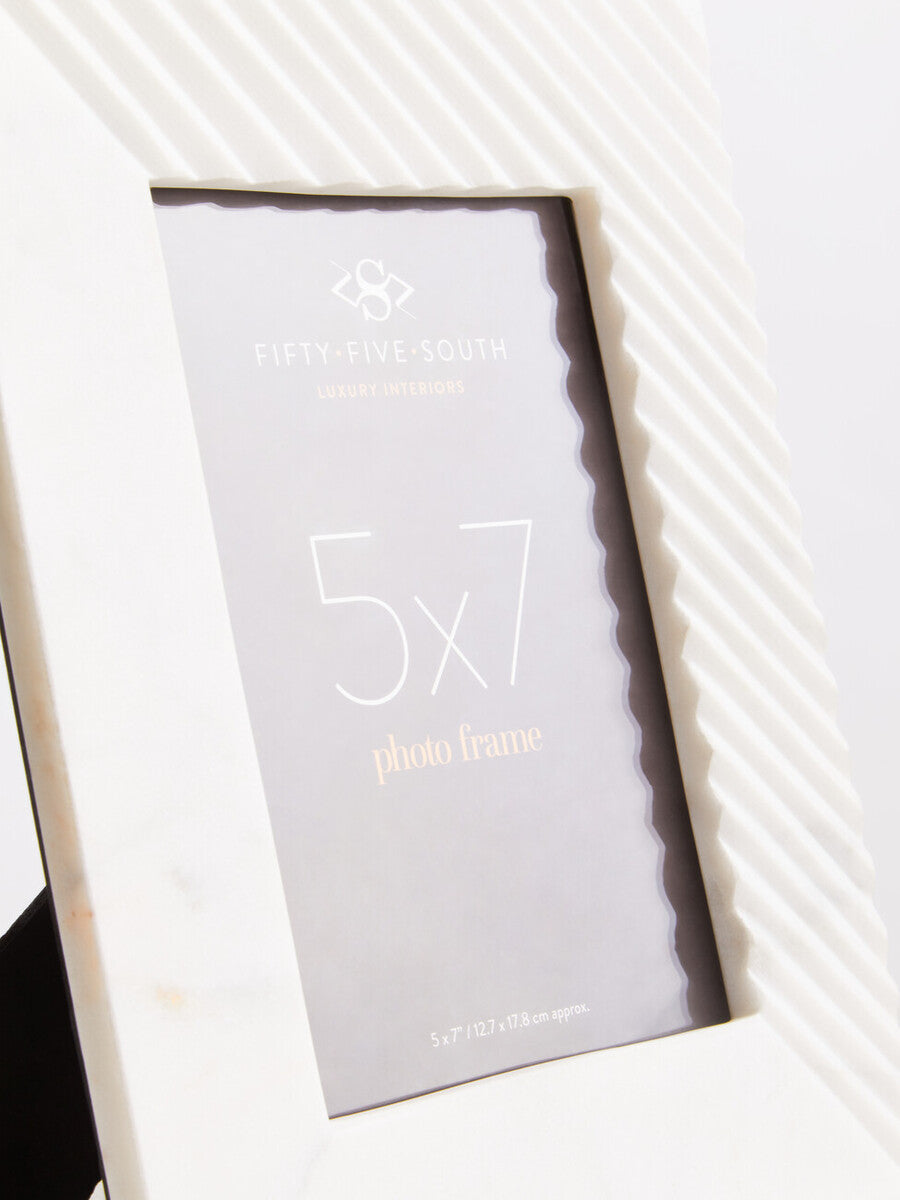 Oxana Large Ribbed White Marble 5In X 7In Photo Frame