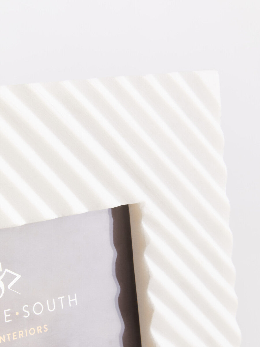 Oxana Large Ribbed White Marble 5In X 7In Photo Frame