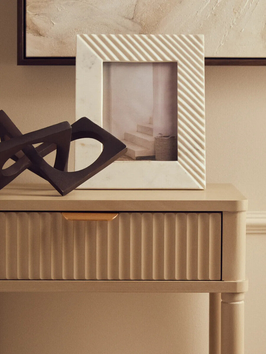 Oxana Large Ribbed White Marble 5In X 7In Photo Frame