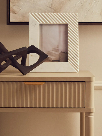 Oxana Large Ribbed White Marble 5In X 7In Photo Frame