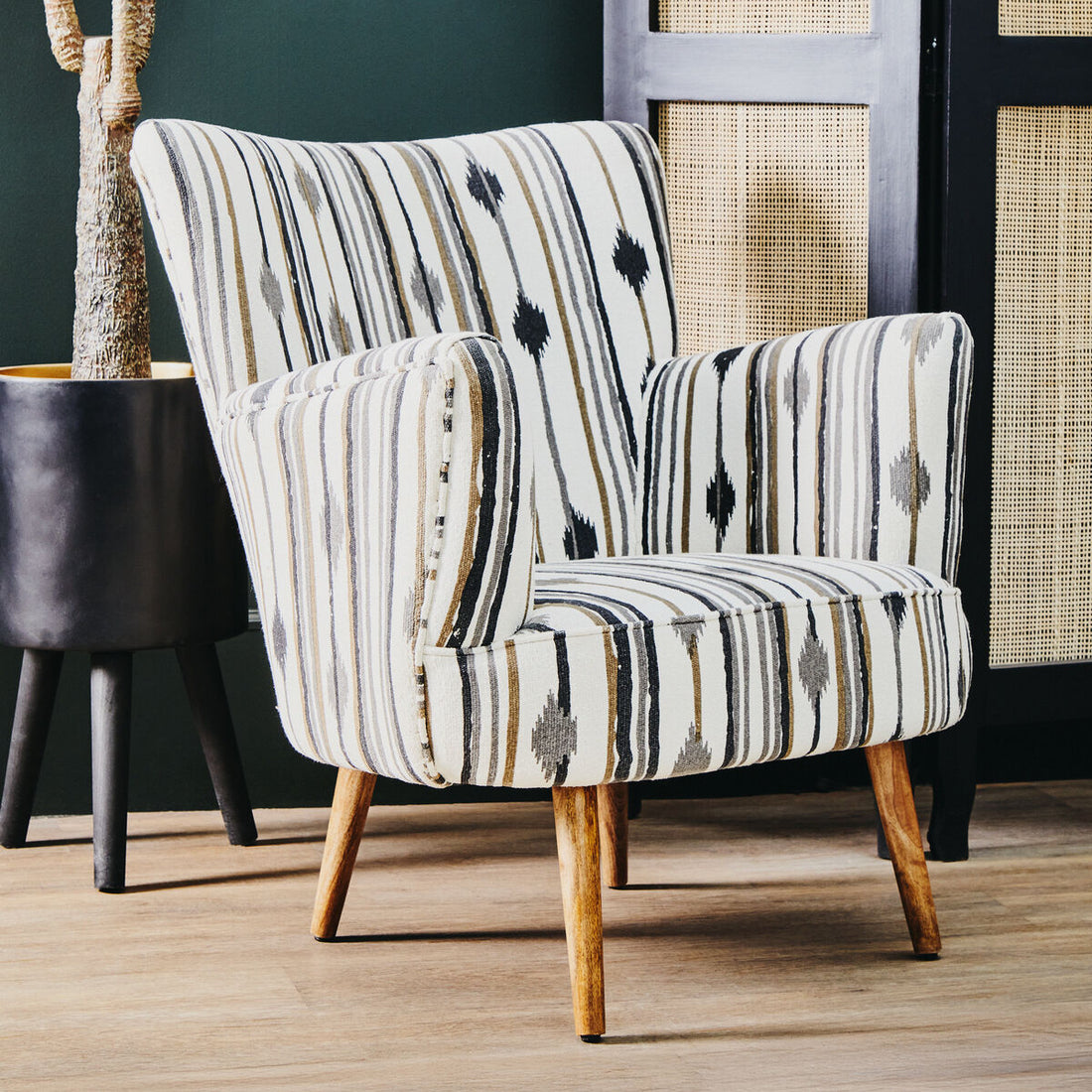 Cefena Black and White Chair With Flared Arms