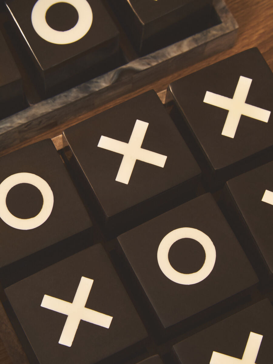 Black and White Noughts and Crosses | Churchill Games