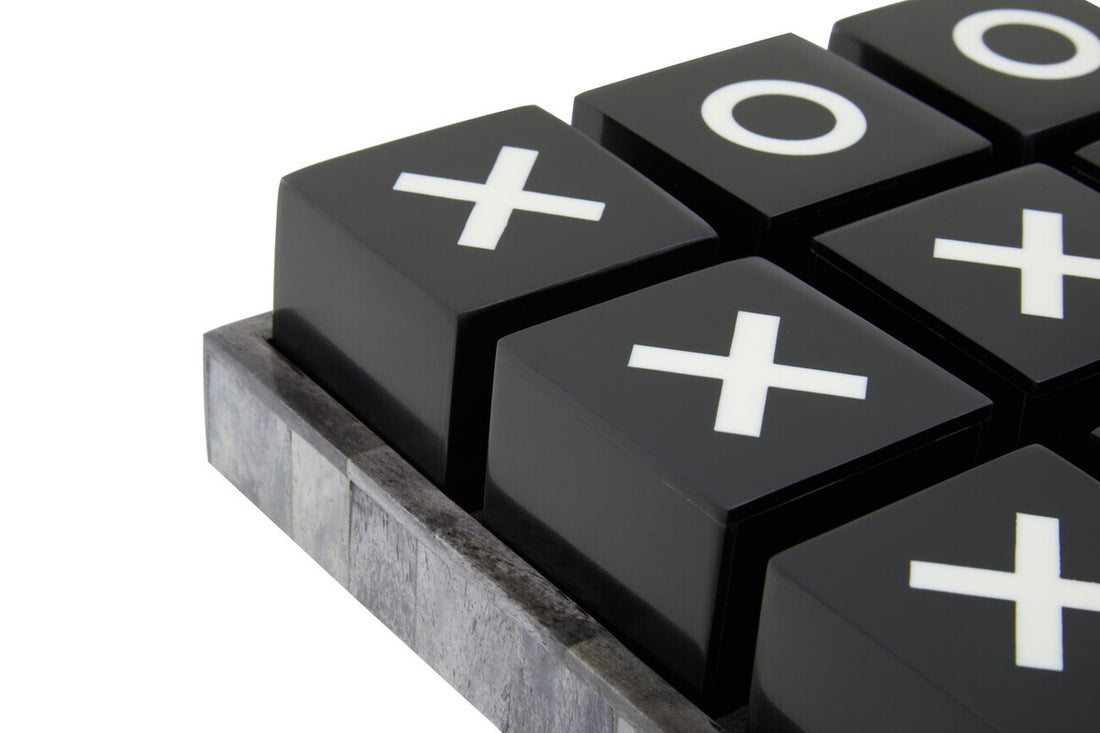 Churchill Games Black and White Noughts and Crosses - Image 4