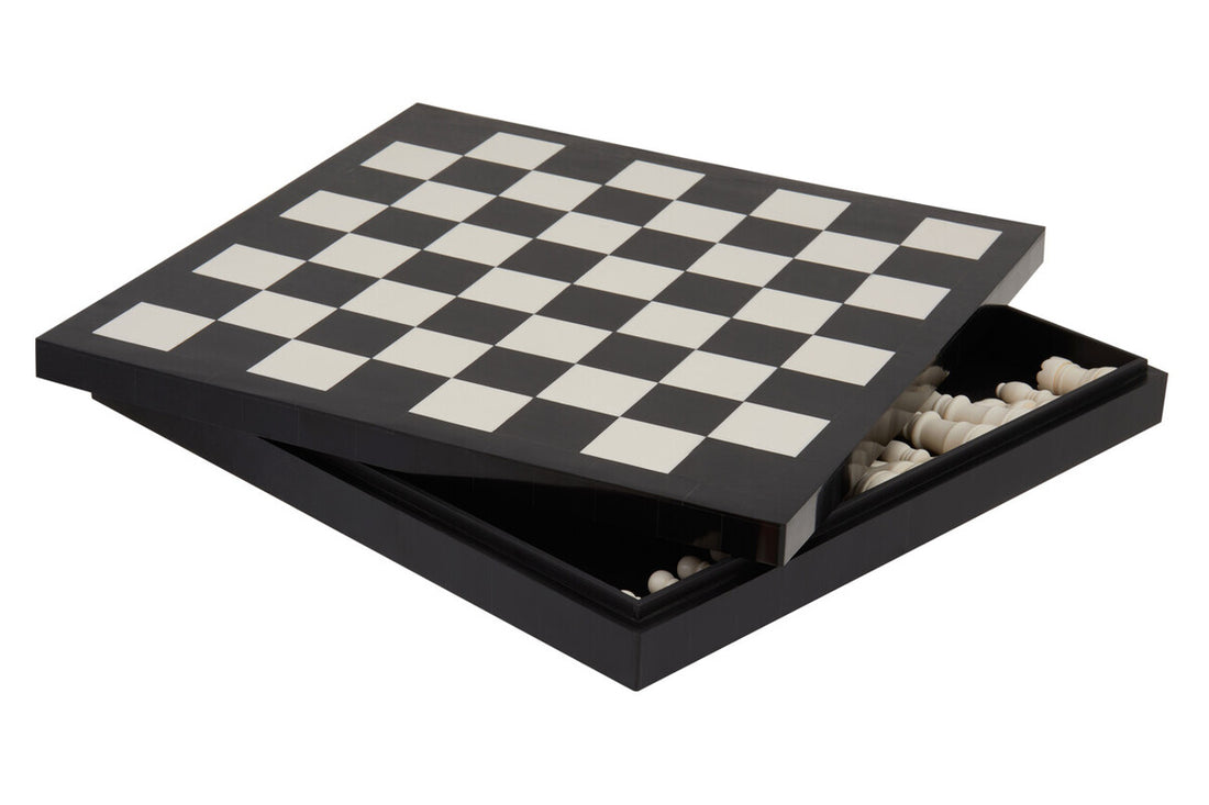 Churchill Games Black and White Chess Set - Image 3