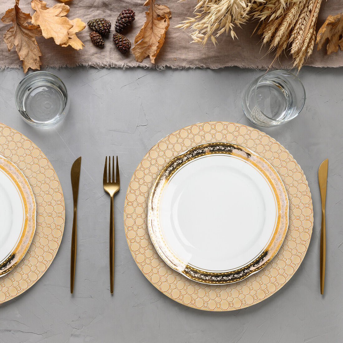 Set of Four 33cm Dia Gold Charger Plates with Octagon Pattern Rim - Image 4