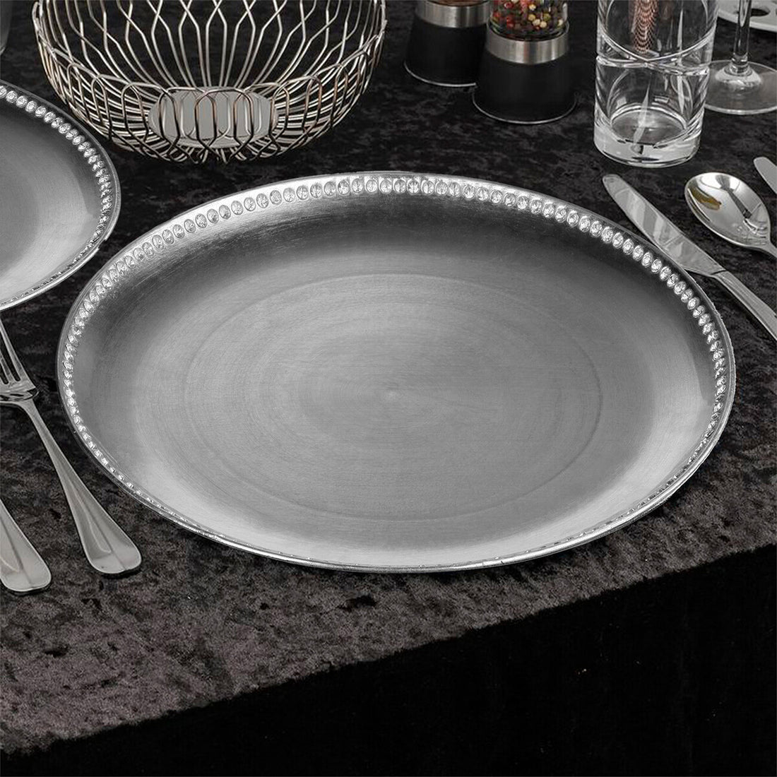 Set of Four 33cm Dia Radiance Silver Decorative Chargers - Image 4