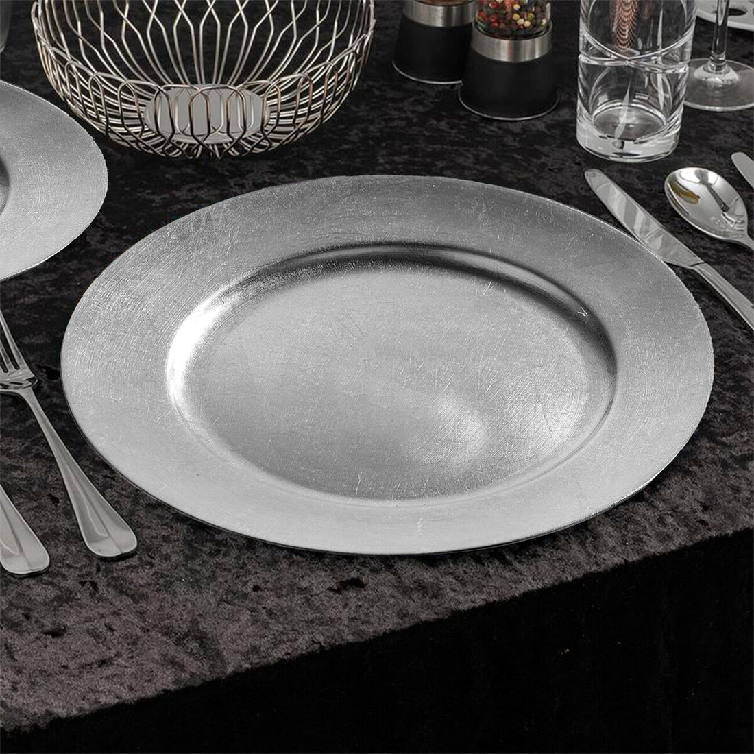 Set of Four 33cm Dia Flat Style Silver Decorative Charger Plates - Image 4